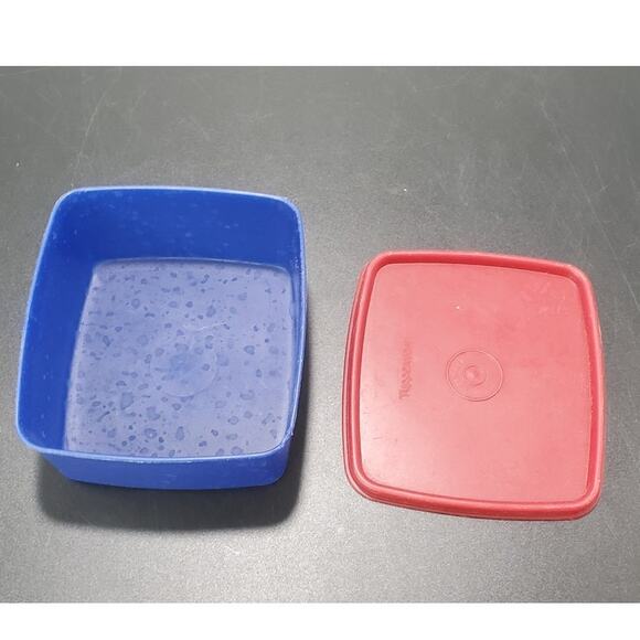 Tupperware 311 Freezer Square Round Container 16 oz w/Lid Dark Blue, Red Lid - Picture 2 of 4